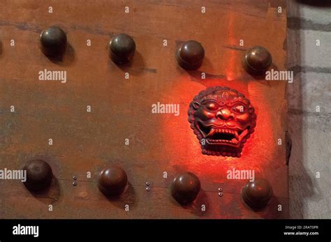 Palace Glowing Animal Head Door Knocker Stock Photo Alamy