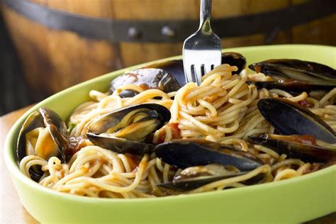 Gli Spaghetti Con Le Cozze Alla Tarantina Sono Un Delizioso Primo A