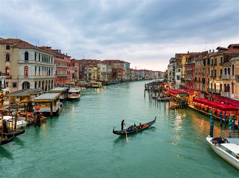 Fonds d écran Ville dans l eau Venise Italie canal maisons bateaux