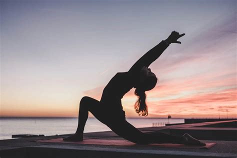 El Saludo A La Luna De Yoga Paso A Paso