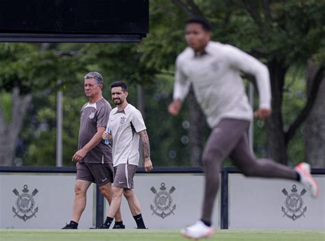 Corinthians agenda coletiva para apresentação de Igor Coronado