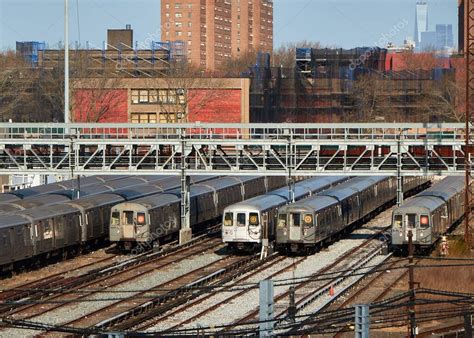 Brooklyn NY EE UU 12 24 22 MTA Coney Island Patio De Tren Con