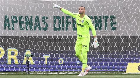 Weverton Comemora Vit Ria Do Palmeiras No Campeonato Brasileiro