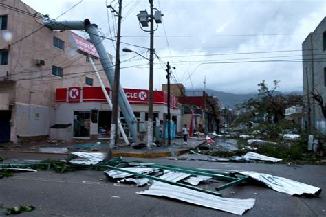 la devastación que dejó el huracán otis a su paso por la ciudad mexicana de acapulco como