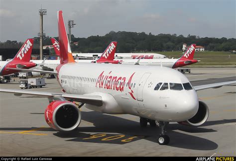 PR OBF Avianca Brasil Airbus A320 NEO at São Paulo Guarulhos