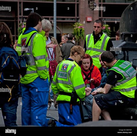 Paramedic Hi Res Stock Photography And Images Alamy