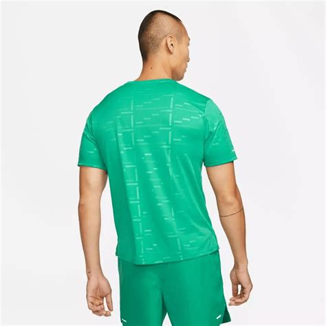 Camiseta Nike Dri FIT UV Run Division Miller Verde Titanes Esportes