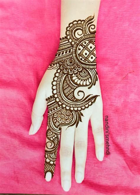 Stylish Circle Mehndi Designs