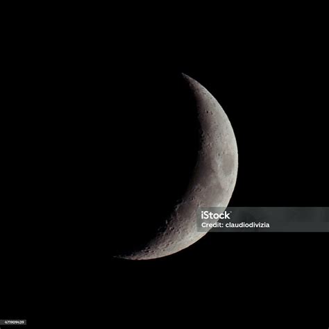 Bulan Sabit Foto Stok Unduh Gambar Sekarang Astronomi Bulan