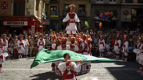 El Espectacular Baile De Las Espadas De Los Dantzaris De Duguna La