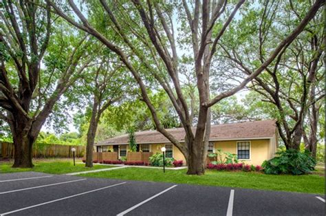 Grand Oaks Apartment Homes 10103 Sherwood Ln Riverview Fl Rentcafé