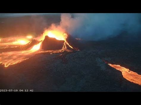 Beim Vulkan auf Island ist ein Krater eingestürzt wie Lava jetzt