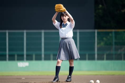 “21世紀野球女子”として注目の池田朱那さんが女性タレント最速球103キロ越えに挑戦！ Baseball King