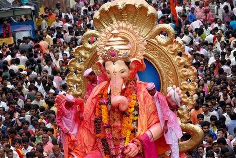 8 Most Popular Indian Festivals (with 2021 Dates)