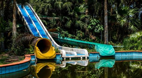 Parco Acquatico Abbandonato Del Lago Thuy Tien