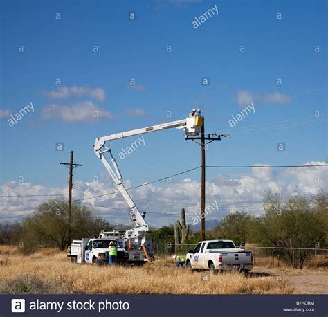 Linemen Working On Power Line Bucket Truck Stock Photo 21897000 Alamy