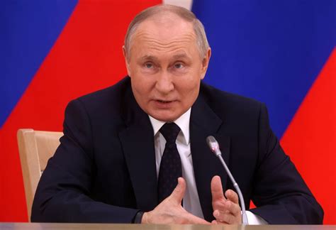 Putin Signs Decree On Giving Russian Citizenship To Foreign Fighters