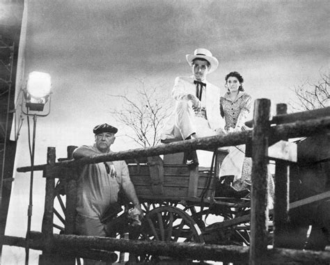 25 Awesome Behind The Scenes Photos From Epic Film Gone With The Wind