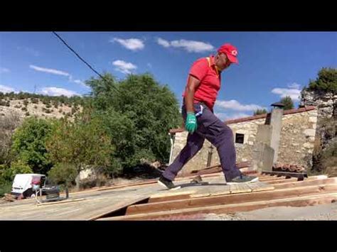 Descubre cómo hacer un tejado de madera a un agua paso a paso