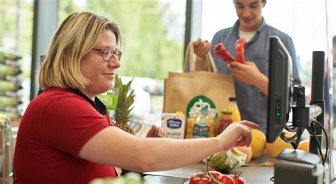 Biedronka Lidl Dino a może Netto Które sieci handlowe zatrudniają