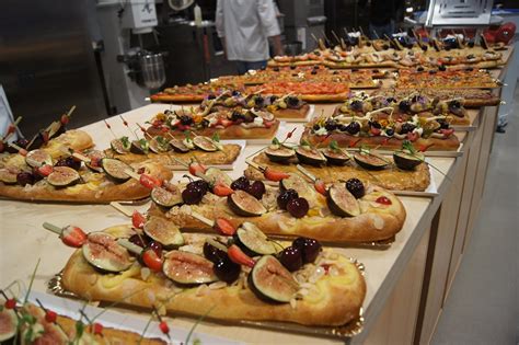 Los Panaderos Y Pasteleros De Valencia Contin An La Tradici N De Las