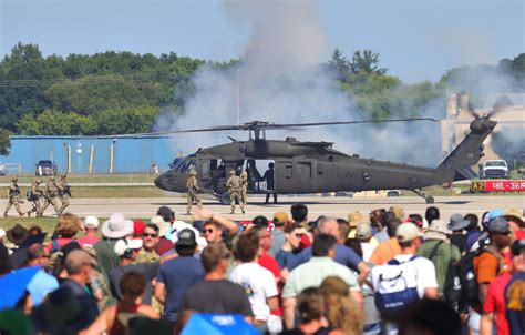 Airshow Photo By Brett Brock Eaa Airventure Oshkosh Flickr