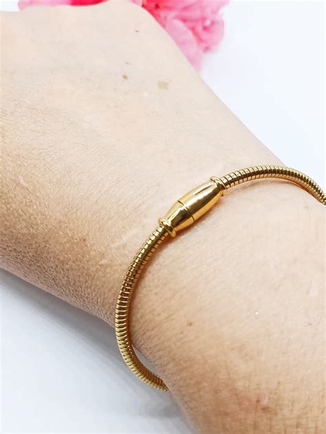 Ripley PULSERA MAGNÉTICA MEDALLA VIRGEN GUADALUPE Y DIJES