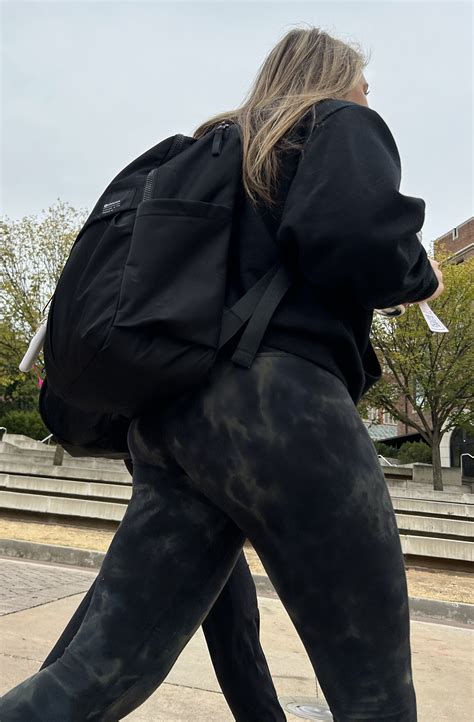 BUBBLE BUTT College Girl Walks To Lecture Wearing Leggings Complimenting Her Ass Short Shorts