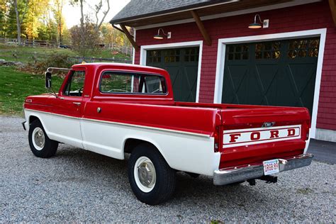 Vintage 1967 Ford F250 Custom 4x4 - 352ci V8 Rated at 208 HP