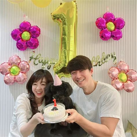 Chosun Online 朝鮮日報 シム・ヒョンタク、18歳年下の日本人恋人と愛犬の誕生祝いそっくり笑顔に注目