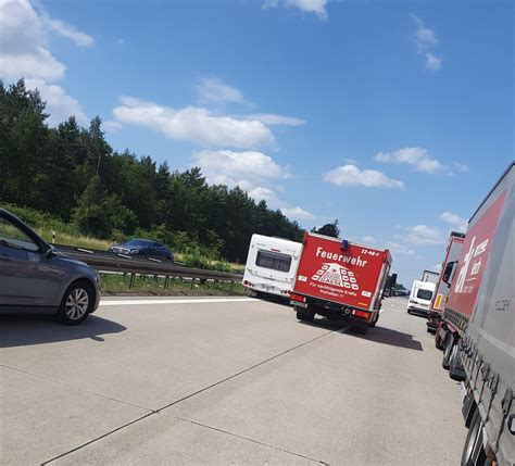 Update Uhr Unfall Auf Der A Vollsperrung Nach Lkw Unfall