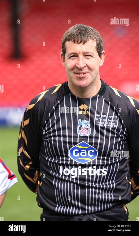 England Goalkeeper Nigel Martyn Hi Res Stock Photography And Images Alamy