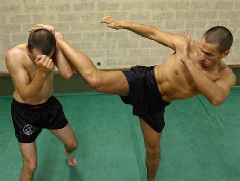 What Is a Question Mark Kick in MMA/Martial Arts? (How To)