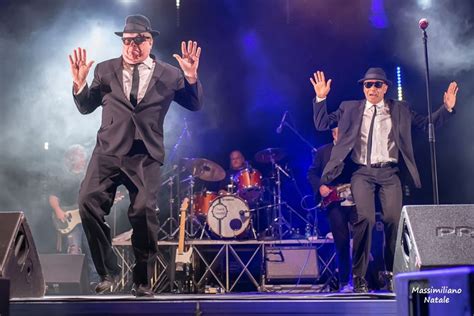 Bagno Di Folla Per I Mitici Original Blues Brothers Band Sul