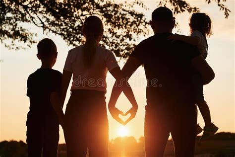 Blick Auf Sonnenuntergang Familie Von Mutter Vater Und Kinder Ist Auf