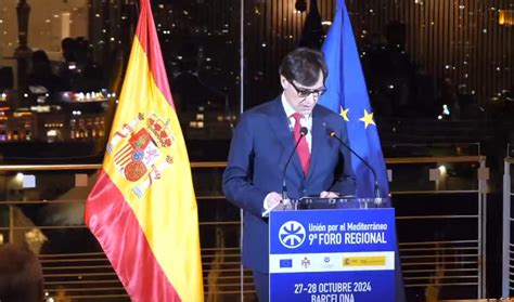 Salvador Illa prescinde de la bandera catalana en su último acto