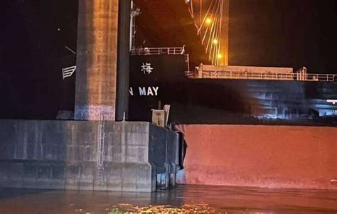 Sigue Afectada La Navegaci N En El Paran Por El Choque De Un Barco