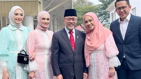 Foto Sosok Futri Wanita Cantik Yang Temani Pelantikan Zulhas Jadi