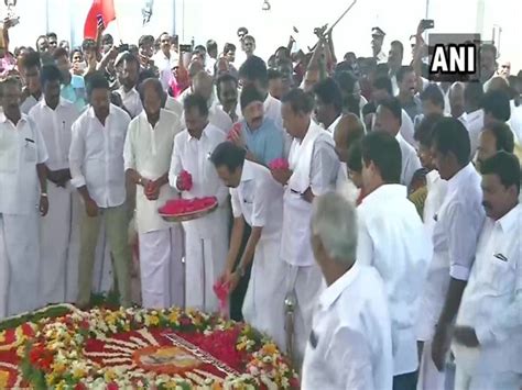 Mk Stalin Dmk Leaders Pay Tribute To M Karunanidhi