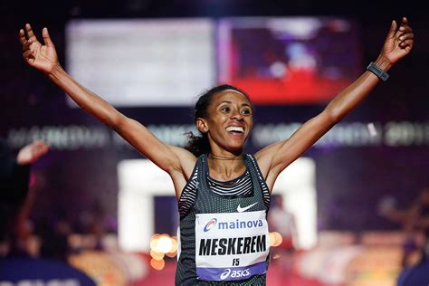 Assefa L Uft Neuen Streckenrekord Beim Frankfurt Marathon Runup