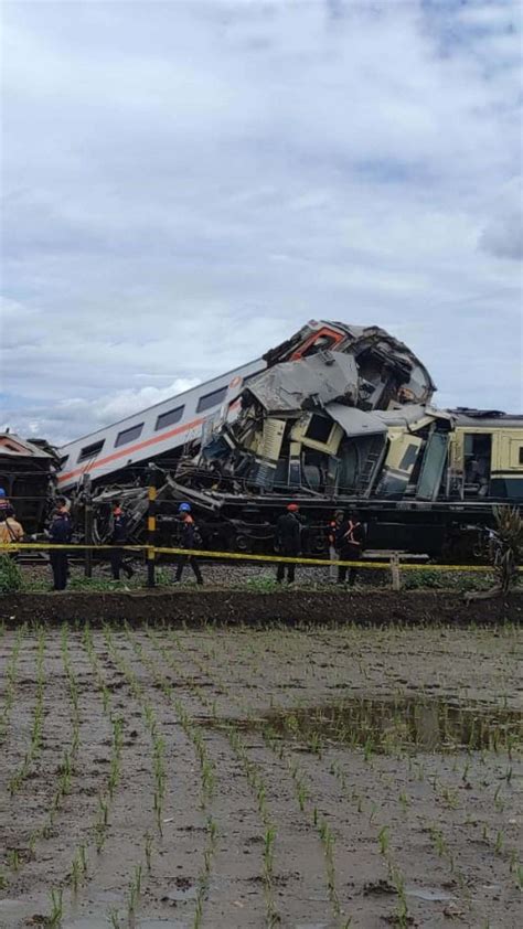 Fakta Fakta Dan Kronologi Lengkap Tabrakan KA Turangga Vs Commuter Line