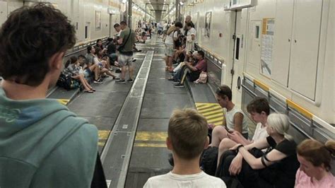 Eurotunnel Le Shuttle: Passengers stuck for hours inside tunnel - HBW NEWS London