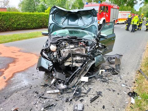 POL CUX Schwerer Verkehrsunfall auf der Landesstraße 129 zwischen