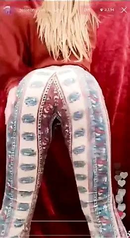 Lovely Shemale Twerking And Cumming On Cam Webcam Porn XHamster