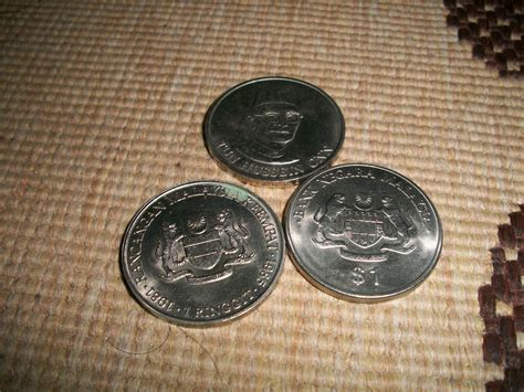 collectible items: 3 pieces Malaysia commemorative coins