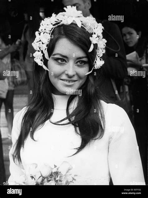 Former Miss Edinburgh, LINDA GRAY, on her wedding day to musician Stock Photo: 69389574 - Alamy