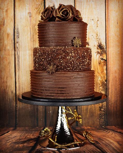 Chia sẻ 3 layer chocolate cake decorating ideas cho bánh ngọt hoàn hảo nhất