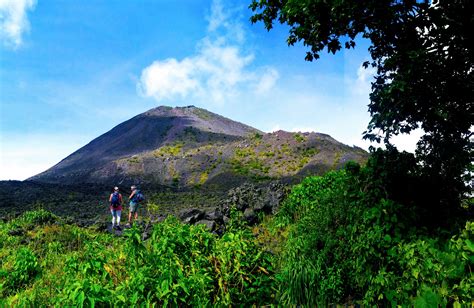 Izalco Volcano in El Salvador #hiking #volcanoes #elsalvador #izalco ...