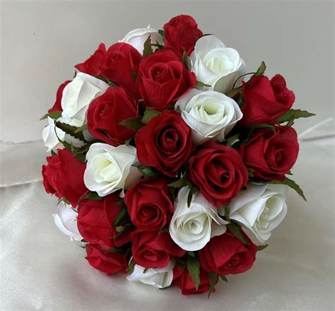 Create a stunning Red and White Rose Wedding Bouquet that will make ...