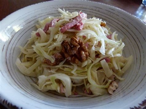 Salade De Chou Blanc Aux Lardons Et Aux Noix Les Gour Mandises De C Line